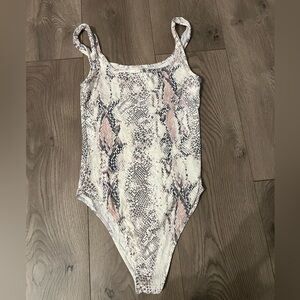 Women’s L snake print bodysuit.